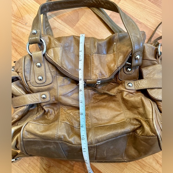 Jesslyn Blake Leather Weekend Bag - Picture 11 of 12